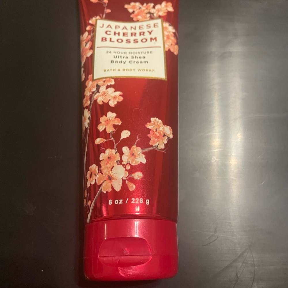 Bath & Body Works Japanese Cherry Blossom Body Cream - Red